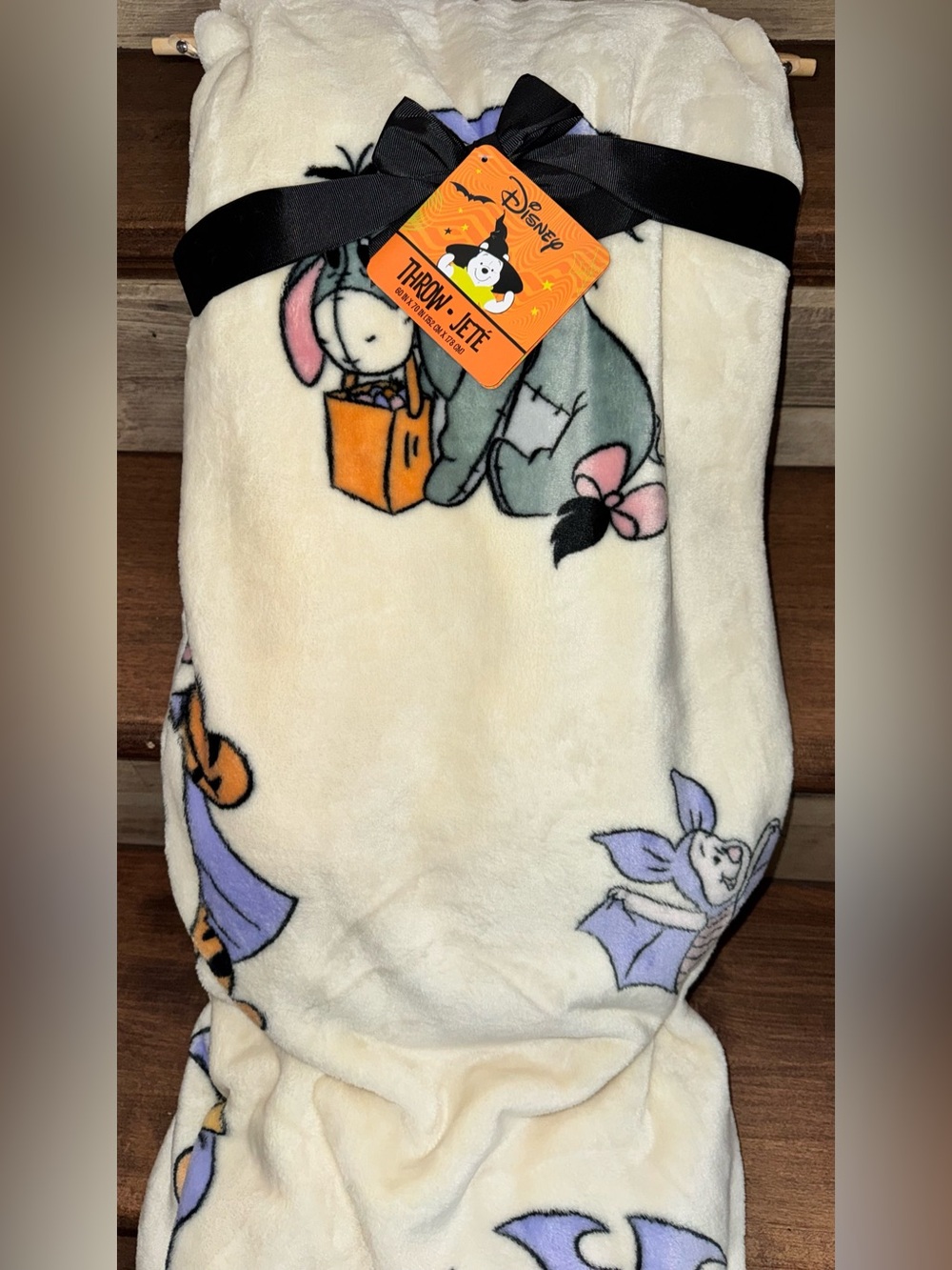 Cute 🥰 Winnie the Pooh 🐻 and Friends 🫏 t🐯🐷 Halloween Throw Blanket 60” x 70”